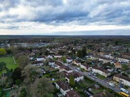 Alto ângulo Visão do Harefield Cidade Londres, uxbridge, Inglaterra. Unidos reino durante pôr do sol. abril 3º, 2024 foto