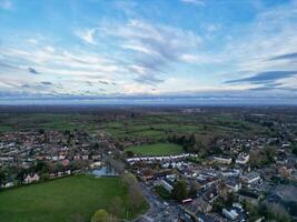 Alto ângulo Visão do Harefield Cidade Londres, uxbridge, Inglaterra. Unidos reino durante pôr do sol. abril 3º, 2024 foto