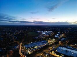 aéreo noite Visão do iluminado central Aylesbury Cidade do Inglaterra Unidos reino. abril 1º, 2024 foto