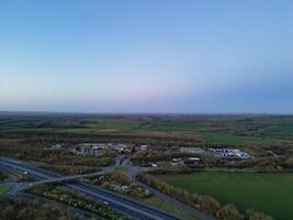 aéreo Visão do britânico campo panorama perto Oxford cidade, Oxfordshire, Inglaterra Reino Unido durante nascer do sol manhã. marcha 23, 2024 foto