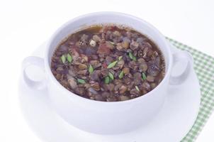 sopa vegetariana grossa com vegetais e lentilhas foto