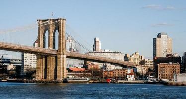 nova iorque, eua. fevereiro de 2009. vista panorâmica da ponte do dia de brooklyn. foto