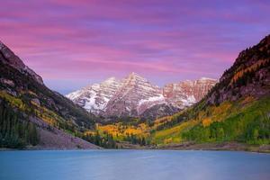 foto de paisagem de sino marrom na temporada de outono do Aspen Colorado, EUA