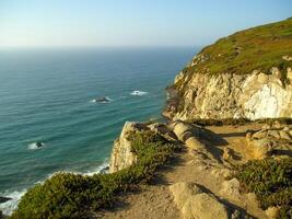 cabo da roca, localizado dentro Portugal, é renomado Como a mais ocidental ponto do continental Europa. foto