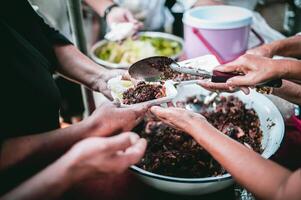 a doação é uma esperança para com fome pessoas para luta foto