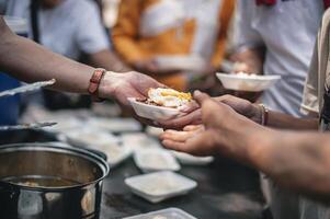 partilha caloroso Comida para sem teto e sem teto pessoas foto