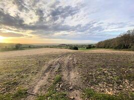 uma vista da zona rural de cheshire em peckforton foto