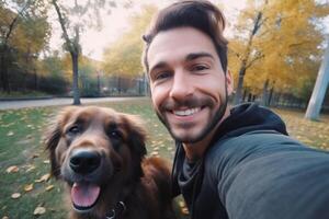 selfie do uma homem com uma cachorro dentro a parque foto