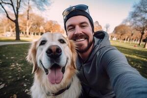 selfie do uma homem com uma cachorro dentro a parque foto