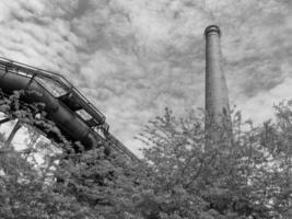 velho indústria dentro Duisburg foto