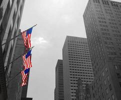 americano bandeiras dentro Novo Iorque cidade foto