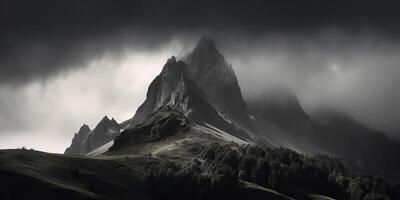 surpreendente Preto e branco fotografia do lindo montanhas e colinas com Sombrio céu panorama fundo Visão cena foto