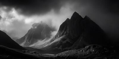 surpreendente Preto e branco fotografia do lindo montanhas e colinas com Sombrio céu panorama fundo Visão cena foto