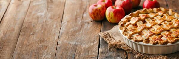 rústico maçã torta Próximo para fresco maçãs em uma de madeira mesa, caseiro charme foto