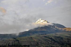 vulcão ilinizas, equador foto
