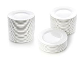 pilha do pratos isolado em branco fundo foto