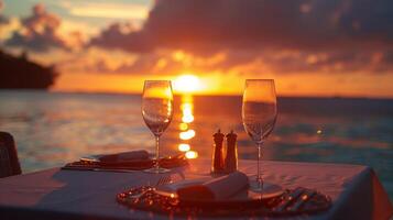 uma tirar o fôlego Visão do a pôr do sol sobre a turquesa águas fornecendo a perfeito pano de fundo para uma romântico jantar foto