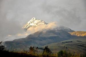 vulcão ilinizas, equador foto