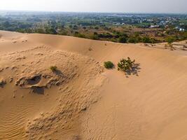 aéreo Visão do nam cuong areia dunas, ninh thuan província, Vietnã. isto é 1 do a a maioria lindo lugares dentro Vietnã foto