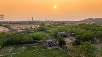 rural panorama do phan tocou durante ensolarado dia dentro ninh thuan província, Vietnã. lá estão uma muitos do ovelha elevado aqui. foto