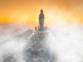 Visão do BA cova montanha turista área, tay ninh província, Vietnã. uma único budista arquitetura com a Altíssima elevação dentro a área Visão a partir de abaixo é muito lindo. foto