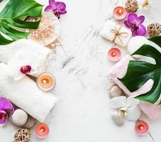 ingredientes naturais de spa com flores de orquídea foto