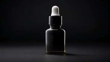 Preto vidro sérum conta-gotas garrafa em Preto fundo. Cosmético óleo pipeta solta recipiente, beleza produtos frasco. natural face tratamento. beleza e corpo Cuidado produtos conceito. foto