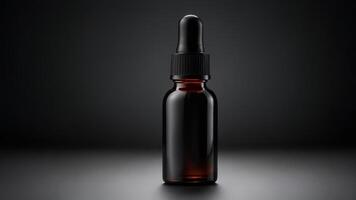 Preto vidro sérum conta-gotas garrafa em Preto fundo. Cosmético óleo pipeta solta recipiente, beleza produtos frasco. natural face tratamento. beleza e corpo Cuidado produtos conceito. foto