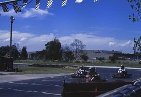 Melbourne Austrália dezembro 1999 histórico capturar do uma animado ir kart rastrear a partir de a Década de 1990 foto