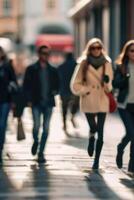 desfocado pessoas caminhando dentro a rua dentro movimento borrão foto