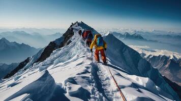 grupo do caminhantes caminhada a Nevado cume do montar Everest foto