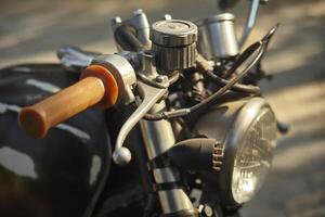detalhe do acelerador de uma motocicleta vintage. foto