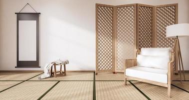 poltrona de madeira e divisória japonesa no interior tropical do quarto com piso de tatame e parede branca. foto