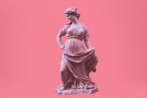 antigo estátua do mulher dentro perfil ficar em pé. Antiguidade grego cheio comprimento escultura do fêmea deusa com Rosa pastel fundo com cópia de espaço. moderno na moda ano 2000 estilo foto