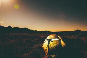 noite de acampamento fotográfico foto