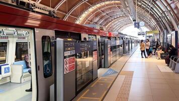 lrt Jacarta trem estação interior visualizar. Indonésia público transporte. bekasi, Indonésia, pode 1, 2024 foto