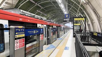 lrt Jacarta trem estação interior visualizar. Indonésia público transporte. bekasi, Indonésia, pode 1, 2024 foto