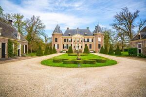 diepenheim, Países Baixos - abril 7, 2024. histórico castelo nijenhuis dentro cidade diepenheim dentro província overijssel, Holanda. Alto qualidade foto