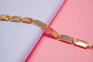 foto do padrão feminino de pulseira de ouro