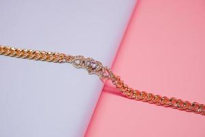 foto de pulseira feminina com decoração de diamante de amor