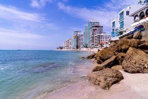 praia de salinas, santa elena, equador foto