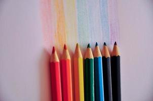 lápis de cera de cores diferentes foto