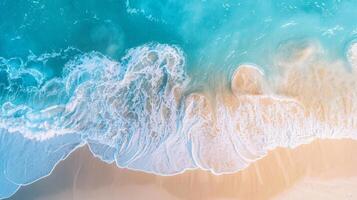 oceano ondas topo visualizar, de praia cena verão feriado bandeira, topo Visão foto