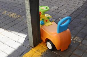 Itens para jogos e Esportes em a Parque infantil dentro a cidade parque. foto