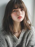 japonês moda modelo menina com Castanho cabelo franja, ai foto