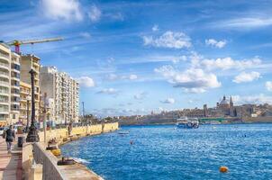 Porto e beira-mar do Sliema, foto