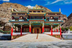 budista mosteiro dentro kaza, spiti vale foto