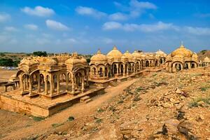 bada saco cenotáfios hindu túmulo mausoléu . jaisalmer, rajastão, Índia foto