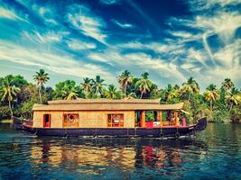 casa flutuante em Kerala remansos, Índia foto