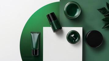 uma Sombrio verde e branco fundo com beleza produtos. foto